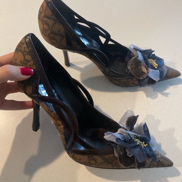 Dior Trotter Romantique heels 
L10.75"
HH 3.5"
marked size: 37.5 - Picture 2 of 3